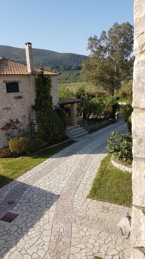 Castello Bellos Villas & Apartments Keri Exterior photo
